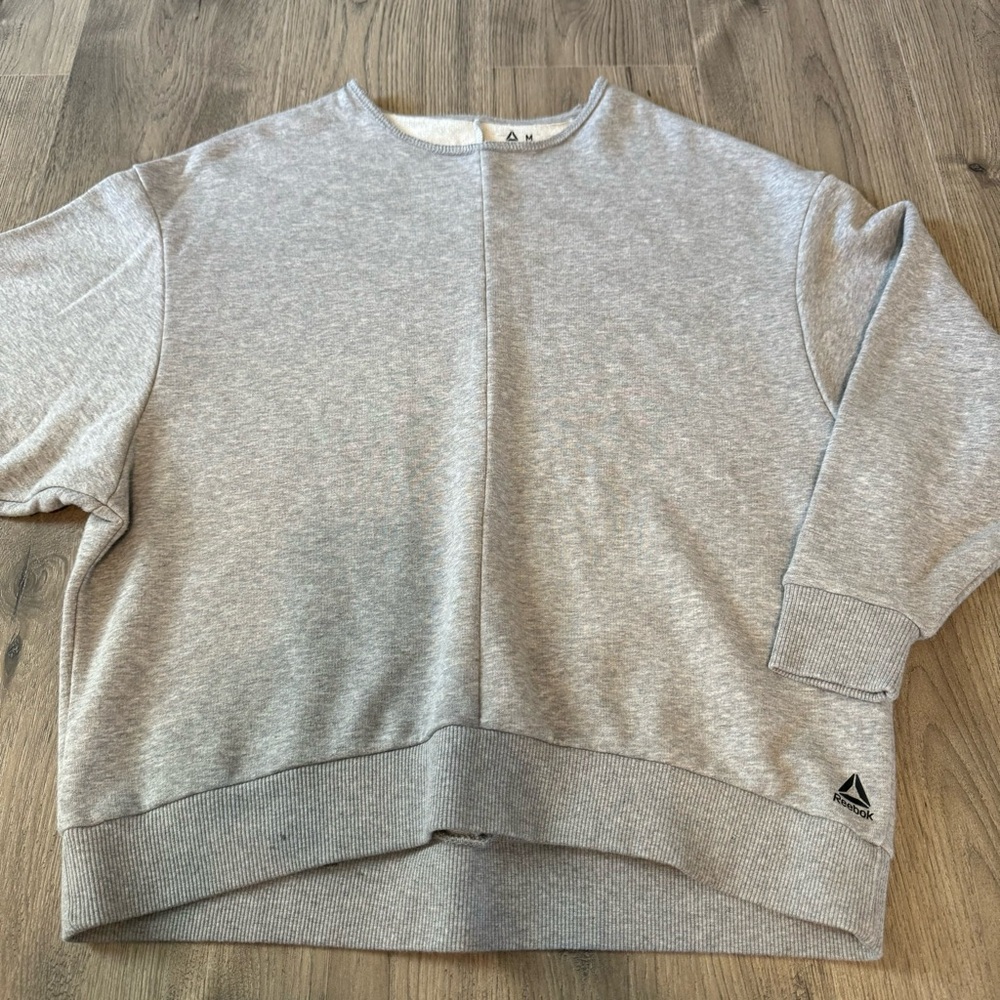 Reebok Grey Women’s Pullover Sweatshirt Size Medium